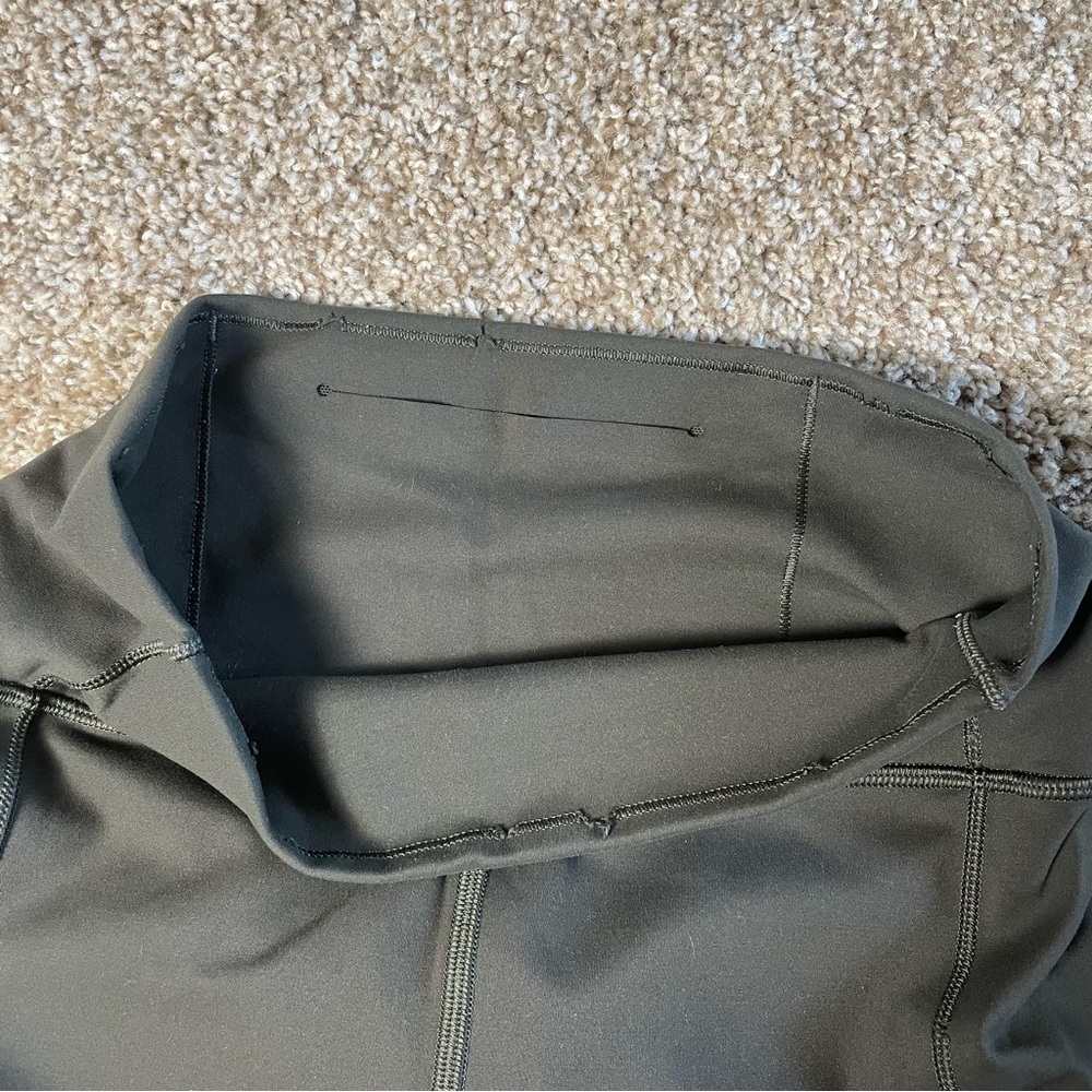 Lululemon In Motion 25” Leggings Women’s 6 Olive Green Tight Workout Athletic - Picture 10 of 11